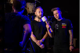 Zapowiedź występu Michała Dąbrówki nagrywała ekipa Śląskiego Centrum Perkusyjnego.