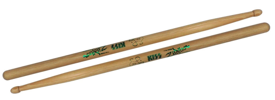 Mówimy o blachach, ale warto wspomnieć o świetnych pałkach Zildjian, a także fakcie, że firma jest właścicielem marki Vic Firth. Dlatego trzeba się nieco zastanowić zanim się powie, że pałki Zildjian „są gorsze” od Vic Firth.