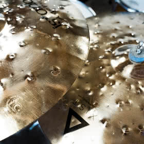 ISTANBUL AGOP Xist Dry Dark Brilliant